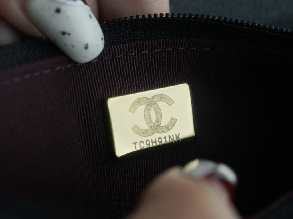 팬더샵 샤넬 WOC 매장출고가  650위안 홍콩팩토리. 광저우 매장운영.