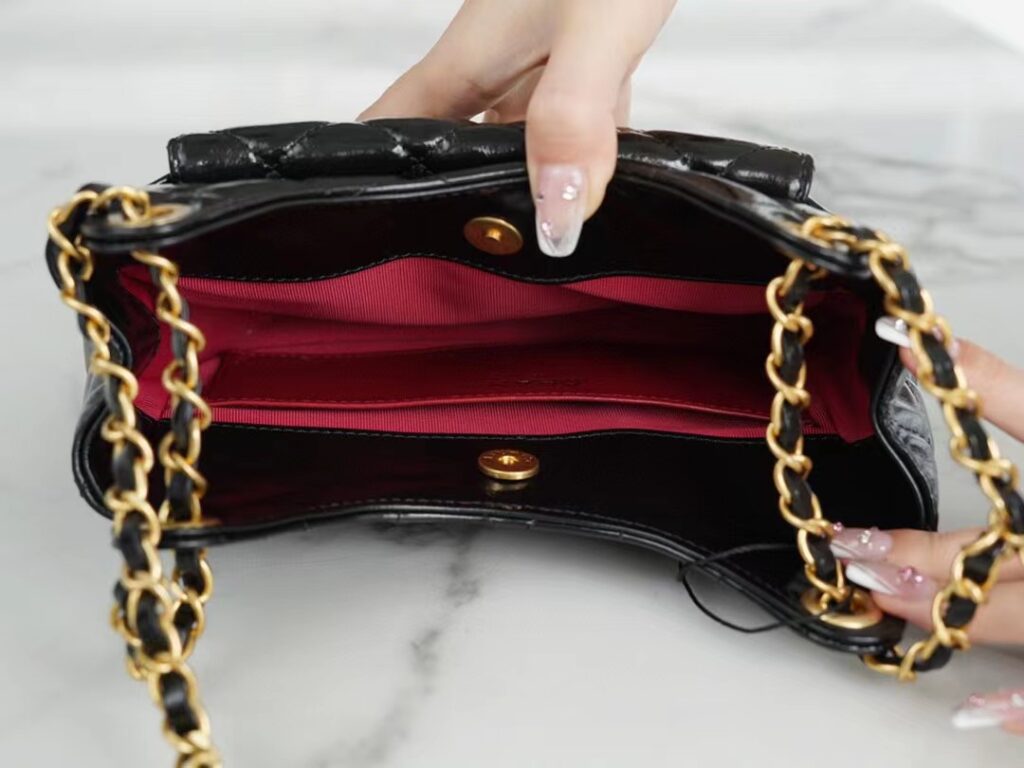 23C 샤넬 포켓 체인 스몰 호보백 팬더샵 매장출고가