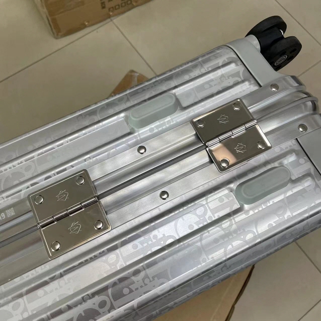 디올 리모와 캐리어 발송전 고객확인컷 홍콩팩토리 hkfactory2.org