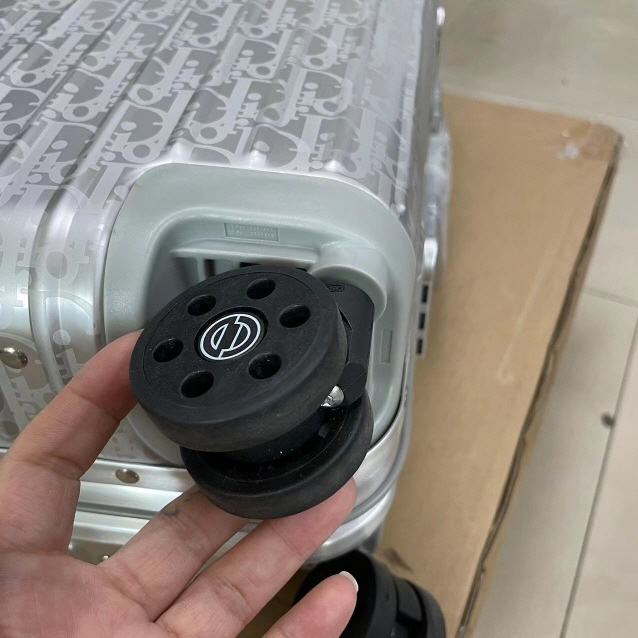 디올 리모와 캐리어 발송전 고객확인컷 홍콩팩토리 hkfactory2.org