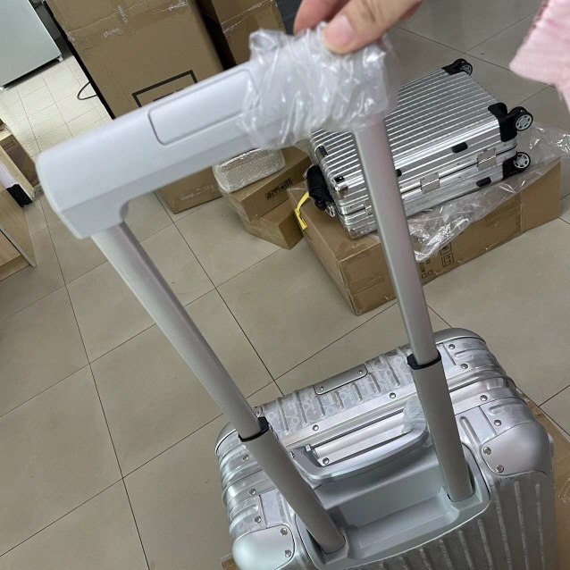 디올 리모와 캐리어 발송전 고객확인컷 홍콩팩토리 hkfactory2.org