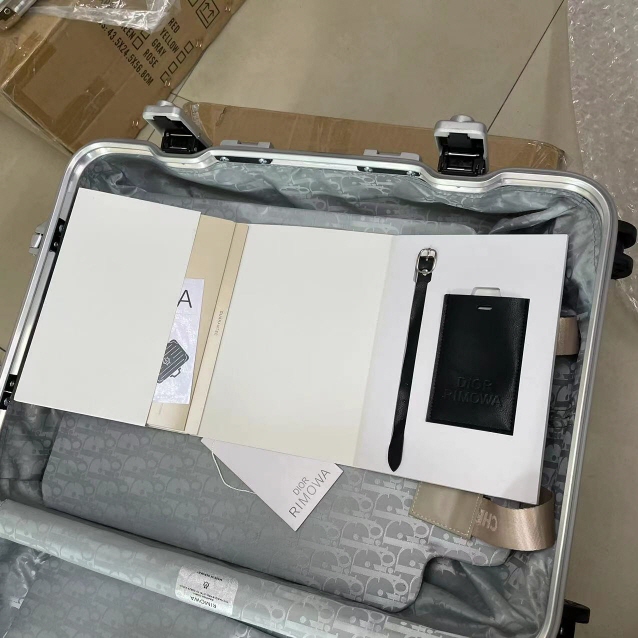 디올 리모와 캐리어 발송전 고객확인컷 홍콩팩토리 hkfactory2.org