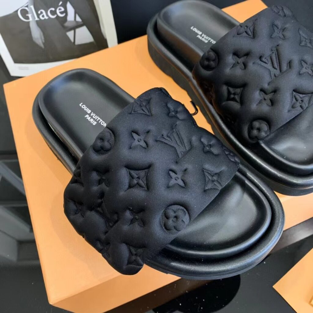 루이비통 슬러퍼 풀 필로우 플랫 컴포트 뮬 샌들 광저우채널 홍콩팩토리 hkfactory2.org