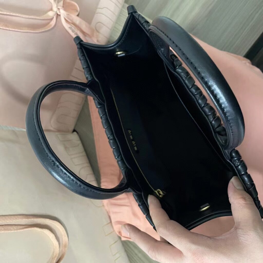 미우미우(MIU MIU)마틀라쎄 로고 토드백 홍팩 홍콩팩토리 hkfactory2.org
