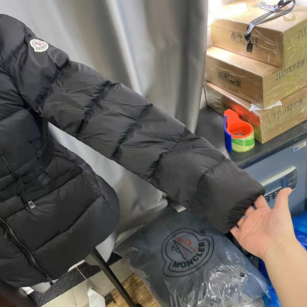 몽클레어 MONCLER 보에드 발송전 고객확인컷 홍콩팩토리 hkfactory2.org