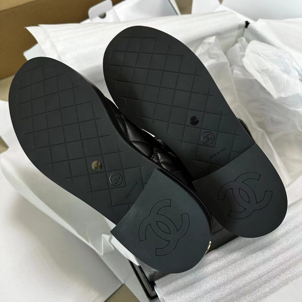 IU매장 샤넬 퀼팅 앵글부츠 발송전 고객확인컷 홍콩팩토리. hkfactory2.org