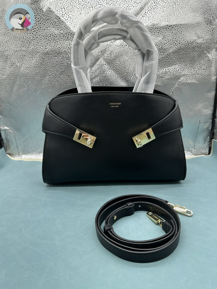 페레가모(Salvatore Ferragamo) 허그숄더백(HUG) 32CM 발송전 고객확인컷 홍콩팩토리 