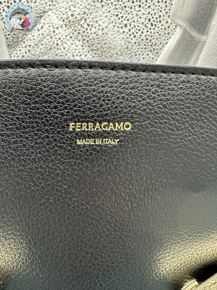 페레가모(Salvatore Ferragamo) 허그숄더백(HUG) 32CM 발송전 고객확인컷 홍콩팩토리