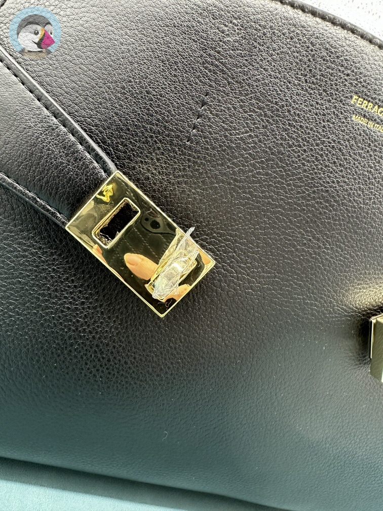 페레가모(Salvatore Ferragamo) 허그숄더백(HUG) 32CM 발송전 고객확인컷 홍콩팩토리