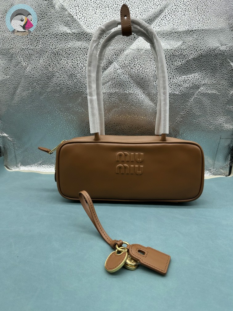 미우미우 가죽 보백 28CM 발송전 고객확인컷 홍콩팩토리
