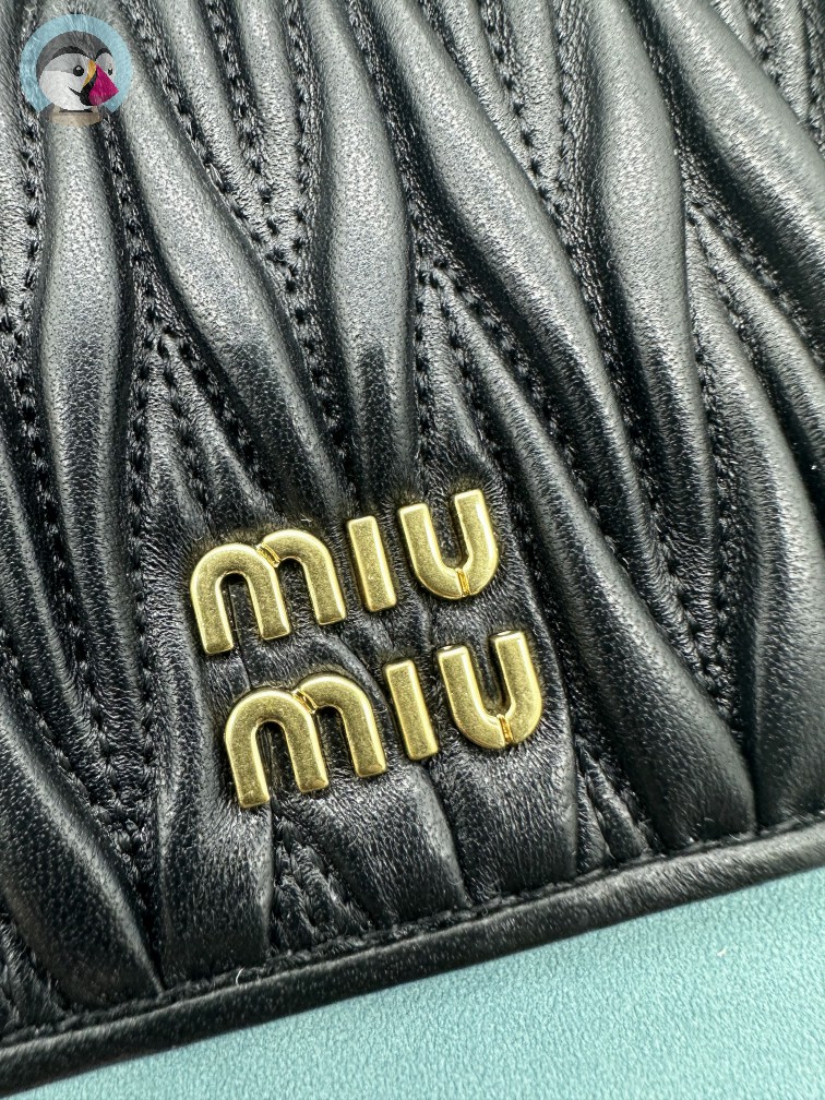 미우미우(MIU MIU)마테라쎄 가죽 지갑 발송전 고객확인컷 홍콩팩토리