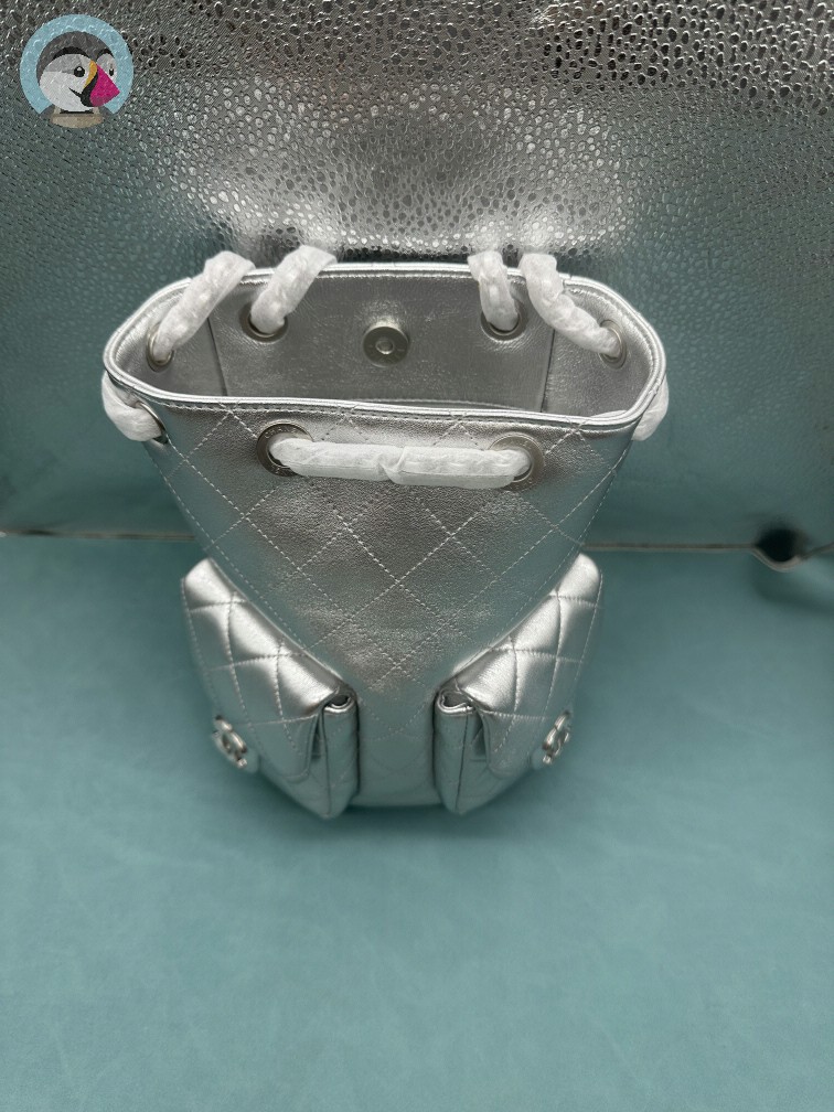 순양 샤넬(Chanel) 25C 메탈릭 램스킨 투포켓 백팩 실버(모델명: AS4621)