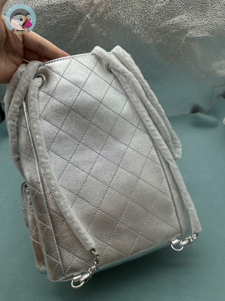 순양 샤넬(Chanel) 25C 메탈릭 램스킨 투포켓 백팩 실버(모델명: AS4621)