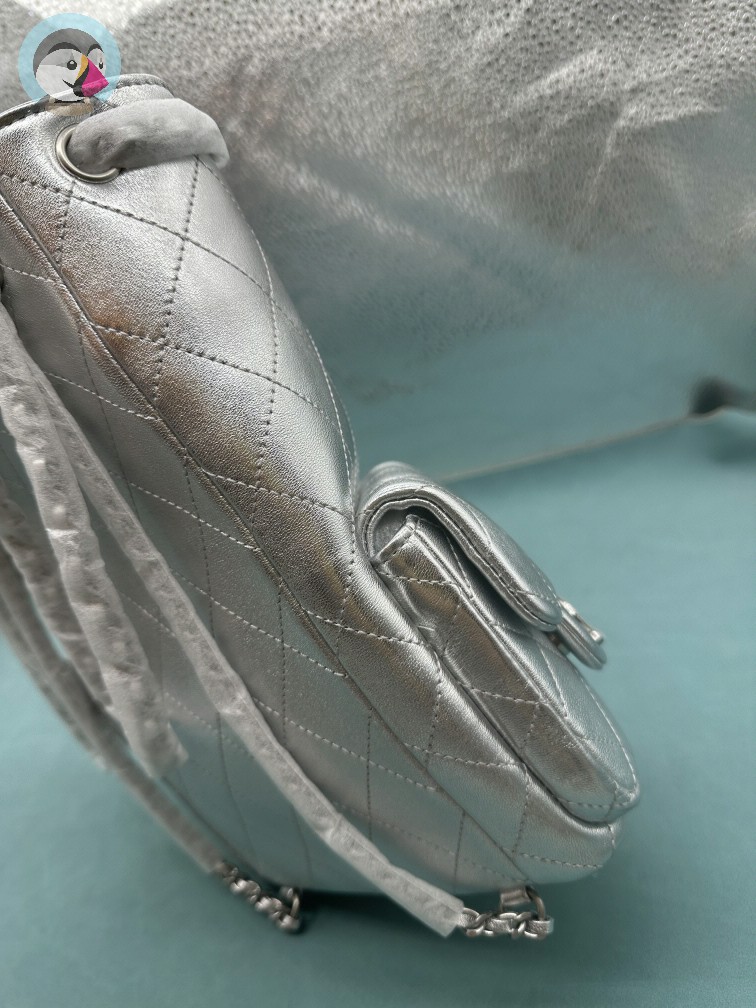 순양 샤넬(Chanel) 25C 메탈릭 램스킨 투포켓 백팩 실버(모델명: AS4621)